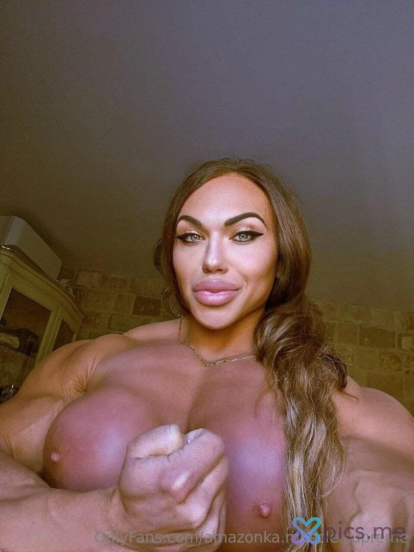 Naked bodybuilding & extreme muscular exhibitionism image 28