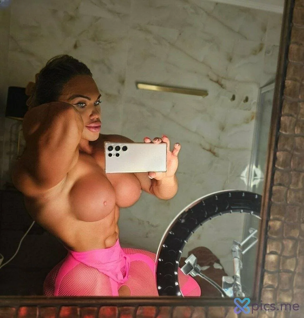 Naked bodybuilding & extreme muscular exhibitionism image 41