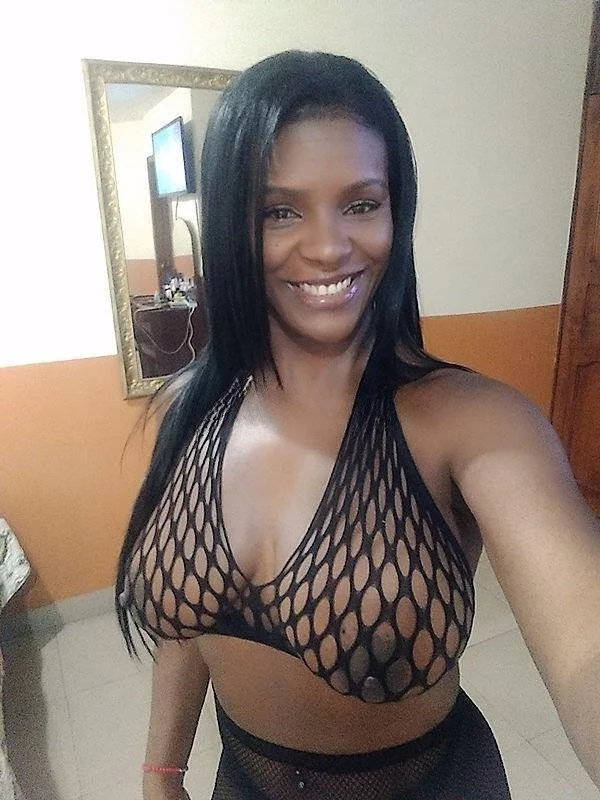 Negra lucero image 4