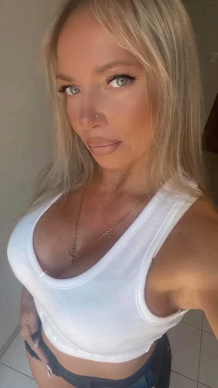 Milf culona image 12