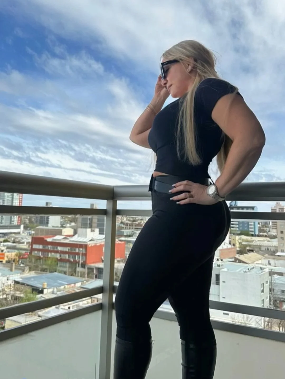 Milf culona image 4