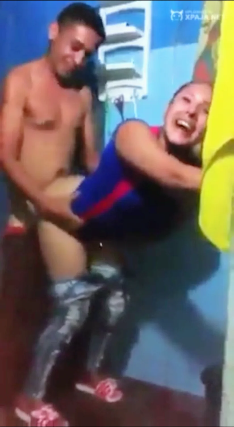 Pegou no flagra o tio comendo a sobrinha main image