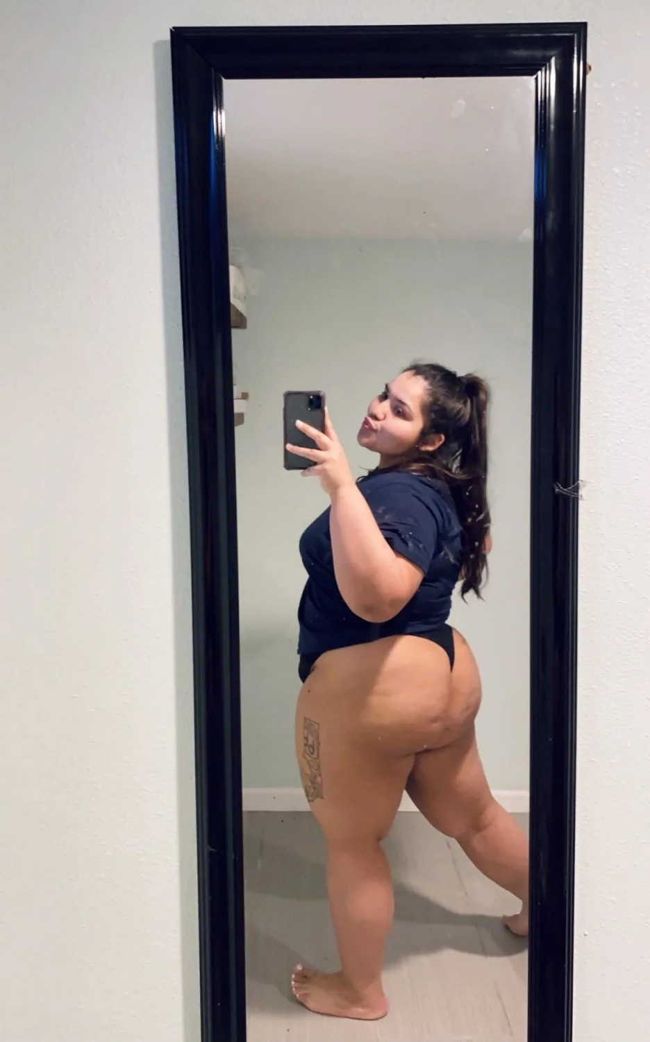 Rica novia gordita image 11