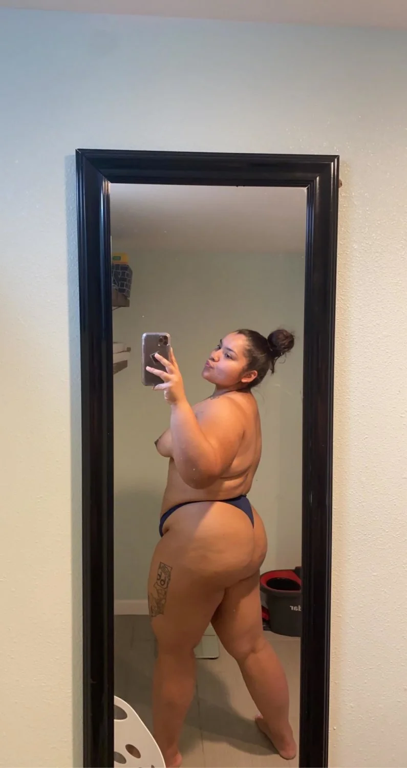 Rica novia gordita image 13