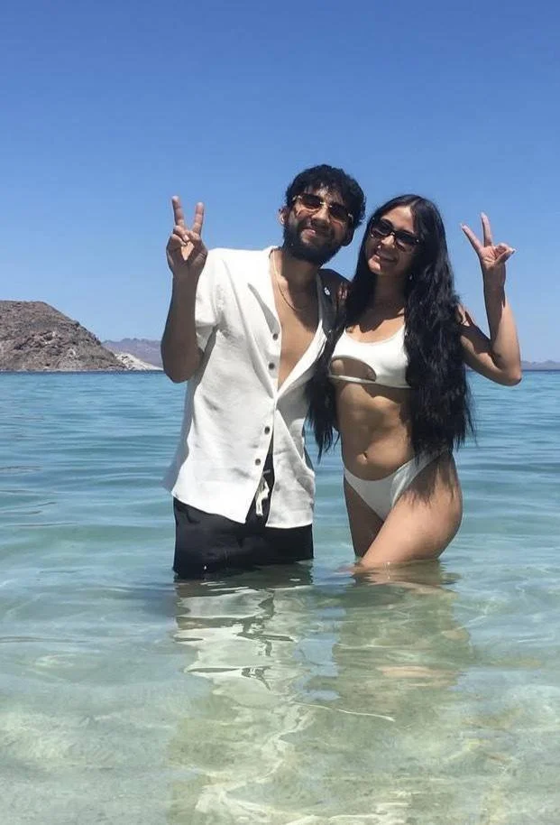 El cuernudo muy feliz de su relación con su amada,sin saber que es una putita que todos la vemos image 8