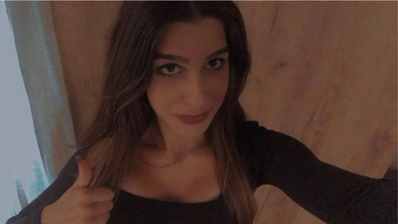 Rebeka, 19, Teen cunt gets naked image 4