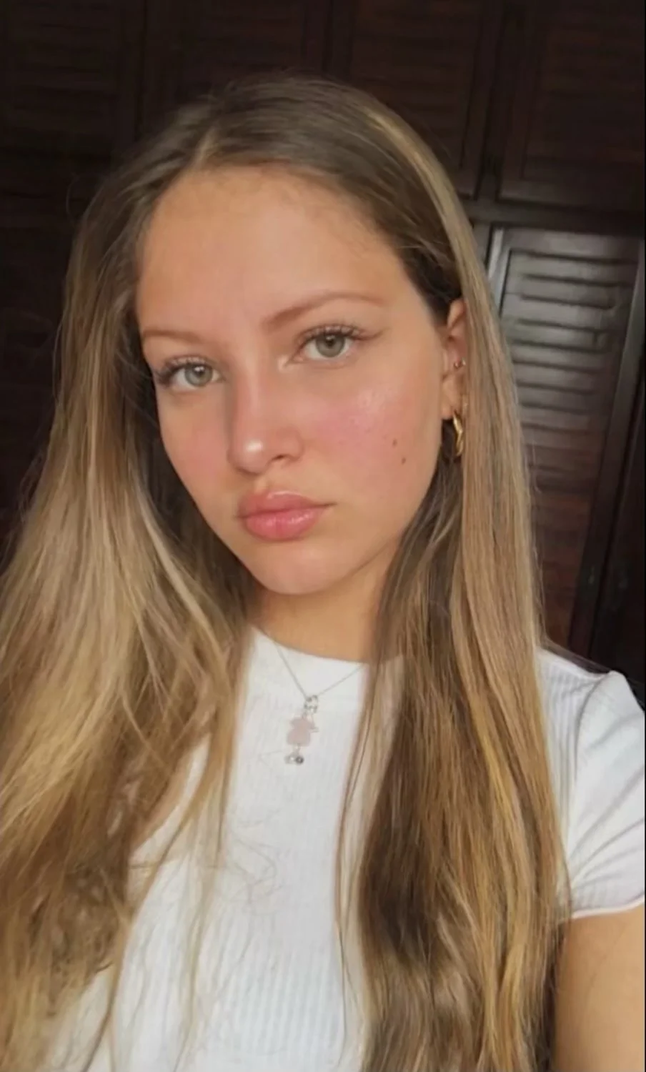 Fit teen slut with fat ass fingering her pussy on Snapchat main image