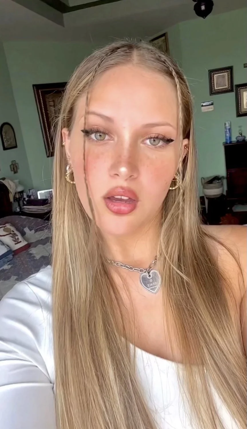 Fit teen slut with fat ass fingering her pussy on Snapchat image 19