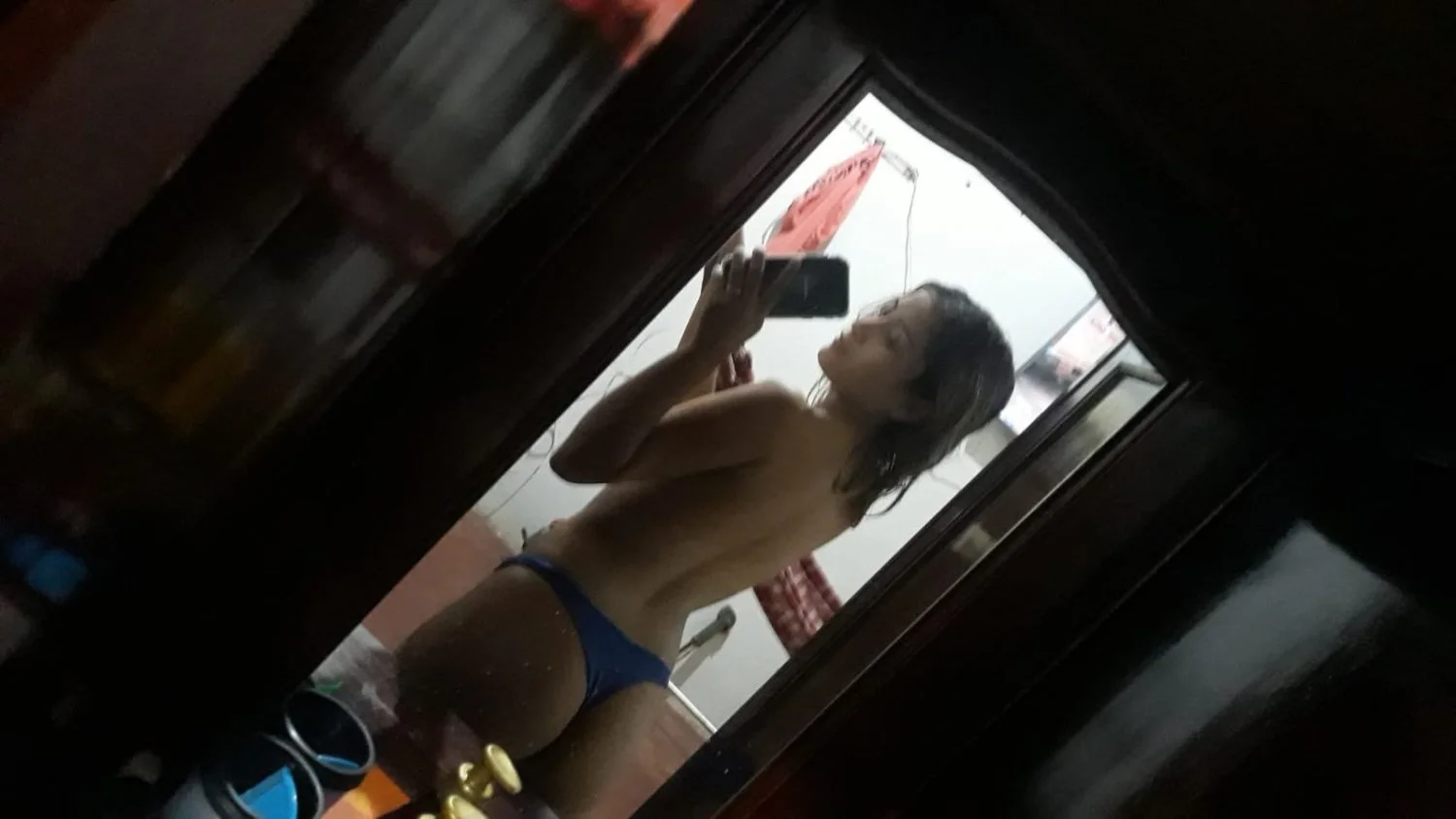 Vazou novinha fudendo gostoso com o namorado que pediu pra exibir sua putinha com fantasia de abelha image 2