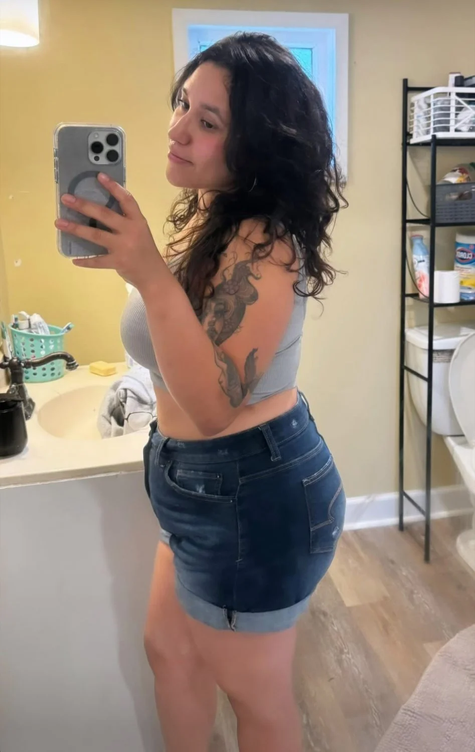 Cute torta teasing fat juicy tits main image