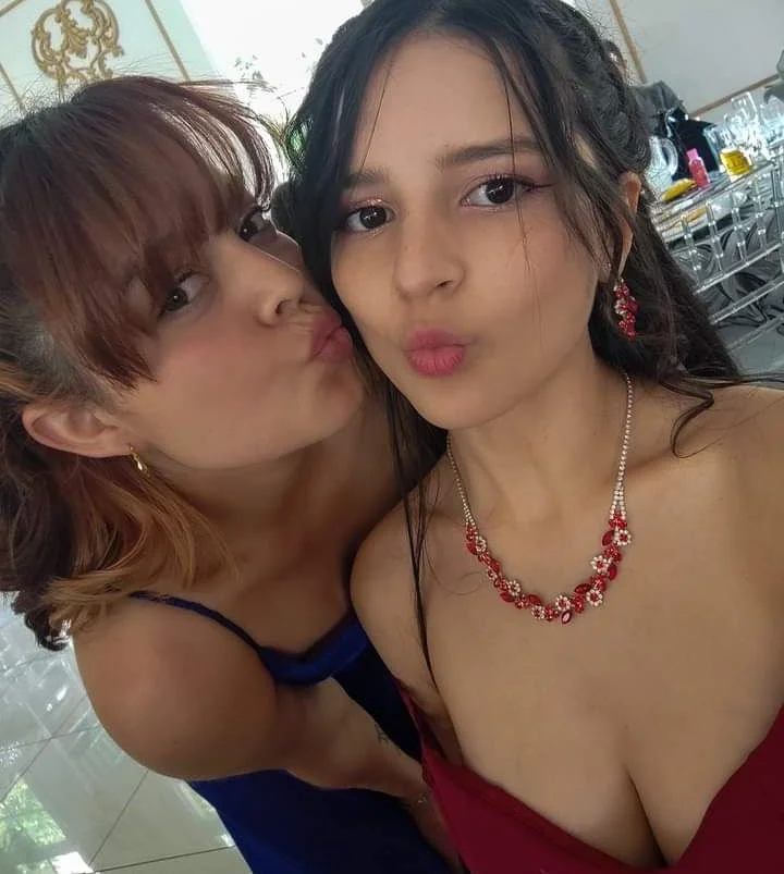 Jovencita flaquita expuesta por el novio image 12