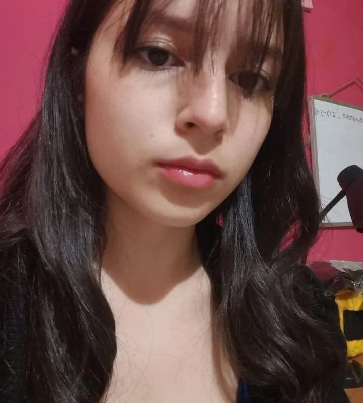 Jovencita flaquita expuesta por el novio image 13