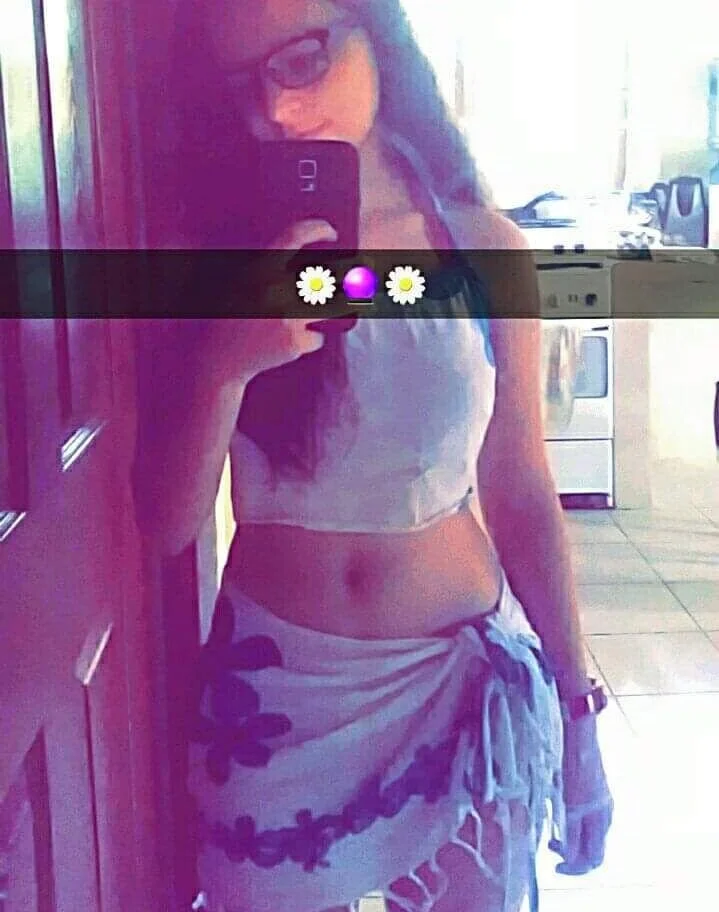 Jovencita flaquita expuesta por el novio image 14