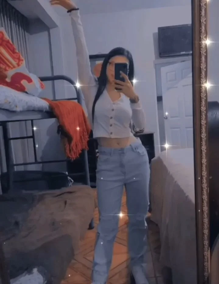 Jovencita flaquita expuesta por el novio image 15