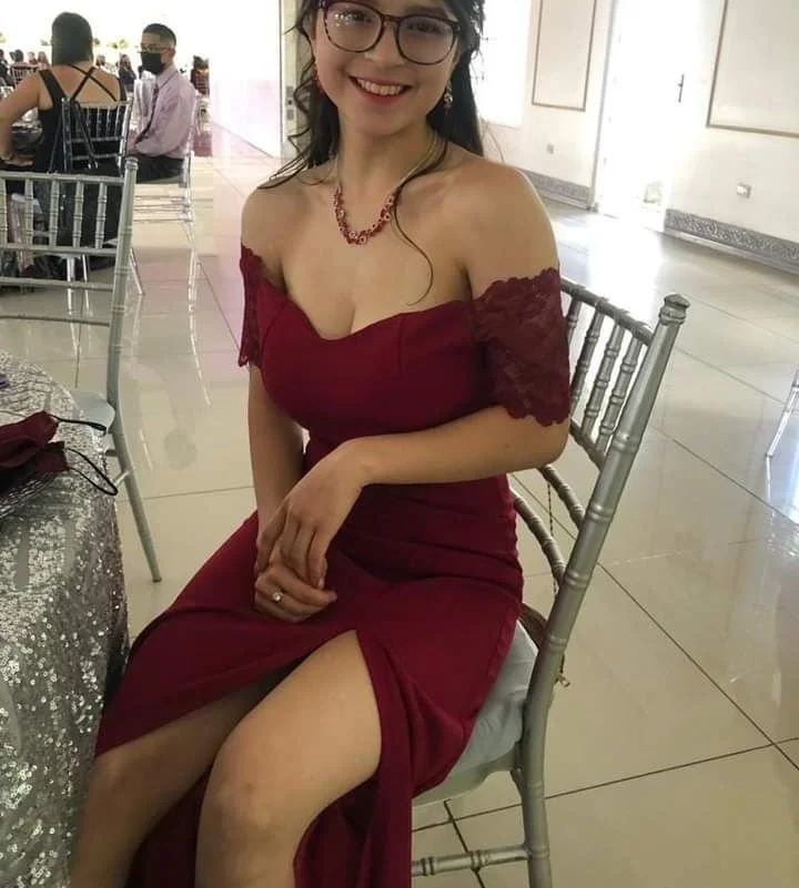 Jovencita flaquita expuesta por el novio image 19