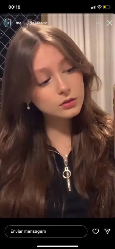 Novinha gata vazada pelo ex caiu na net peladinha e sentando gostoso cover image