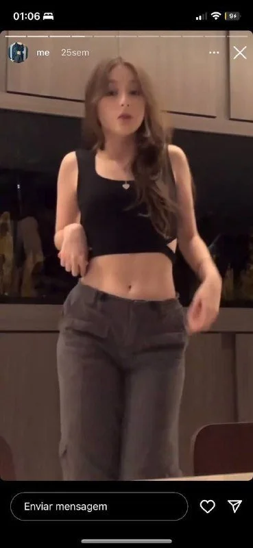 Novinha gata vazada pelo ex caiu na net peladinha e sentando gostoso image 2