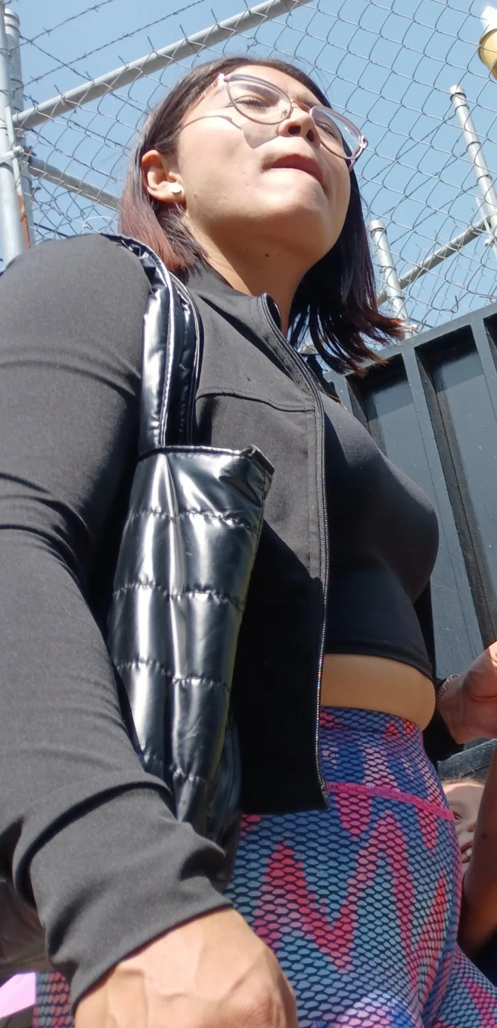 Voyeur rica putimami en leggins image 3