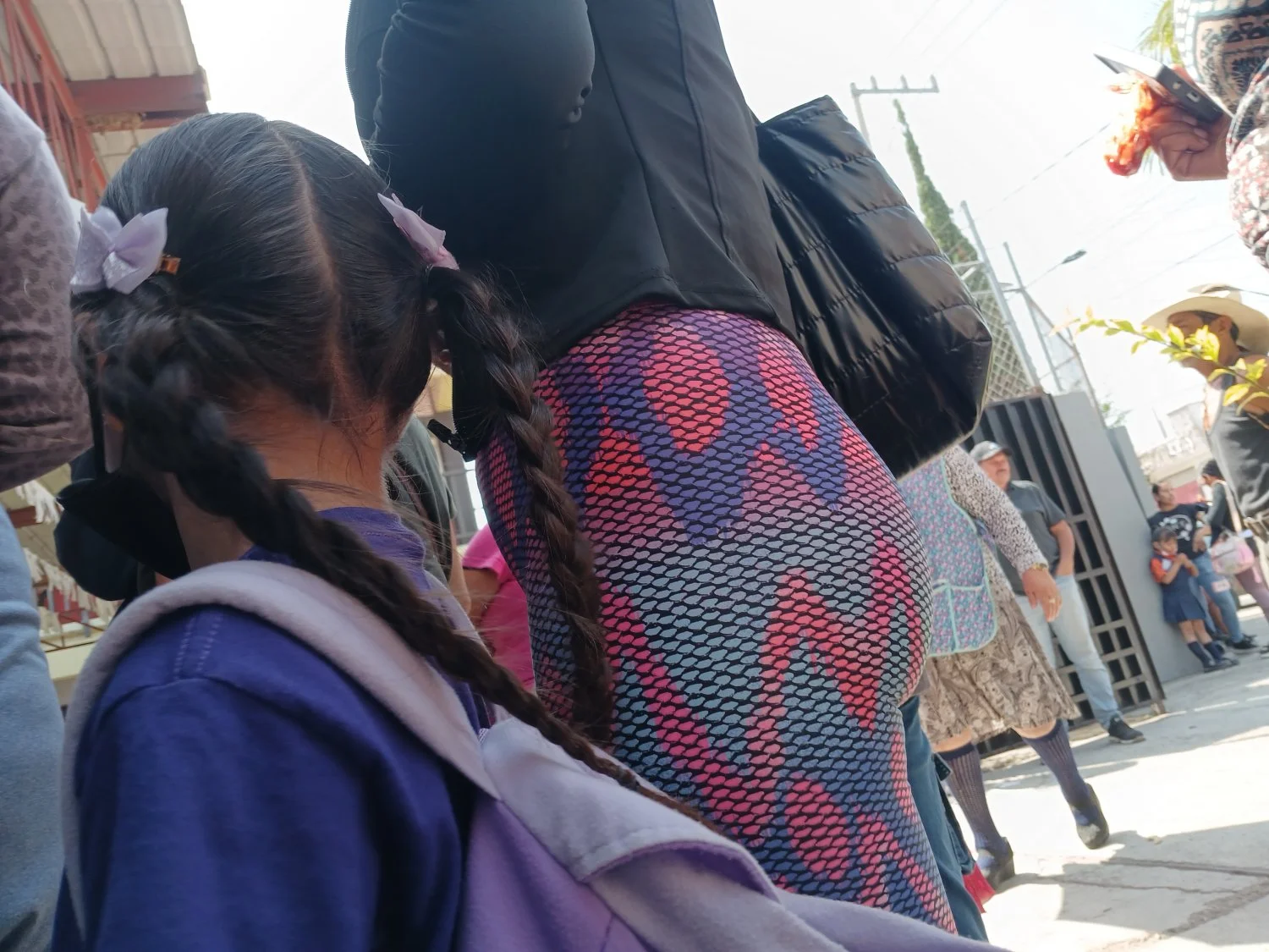 Voyeur rica putimami en leggins image 6