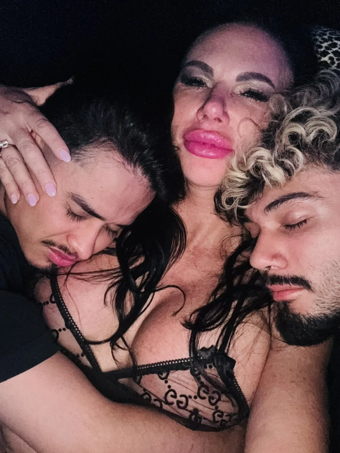 Leaked photos of a hot mom image 4