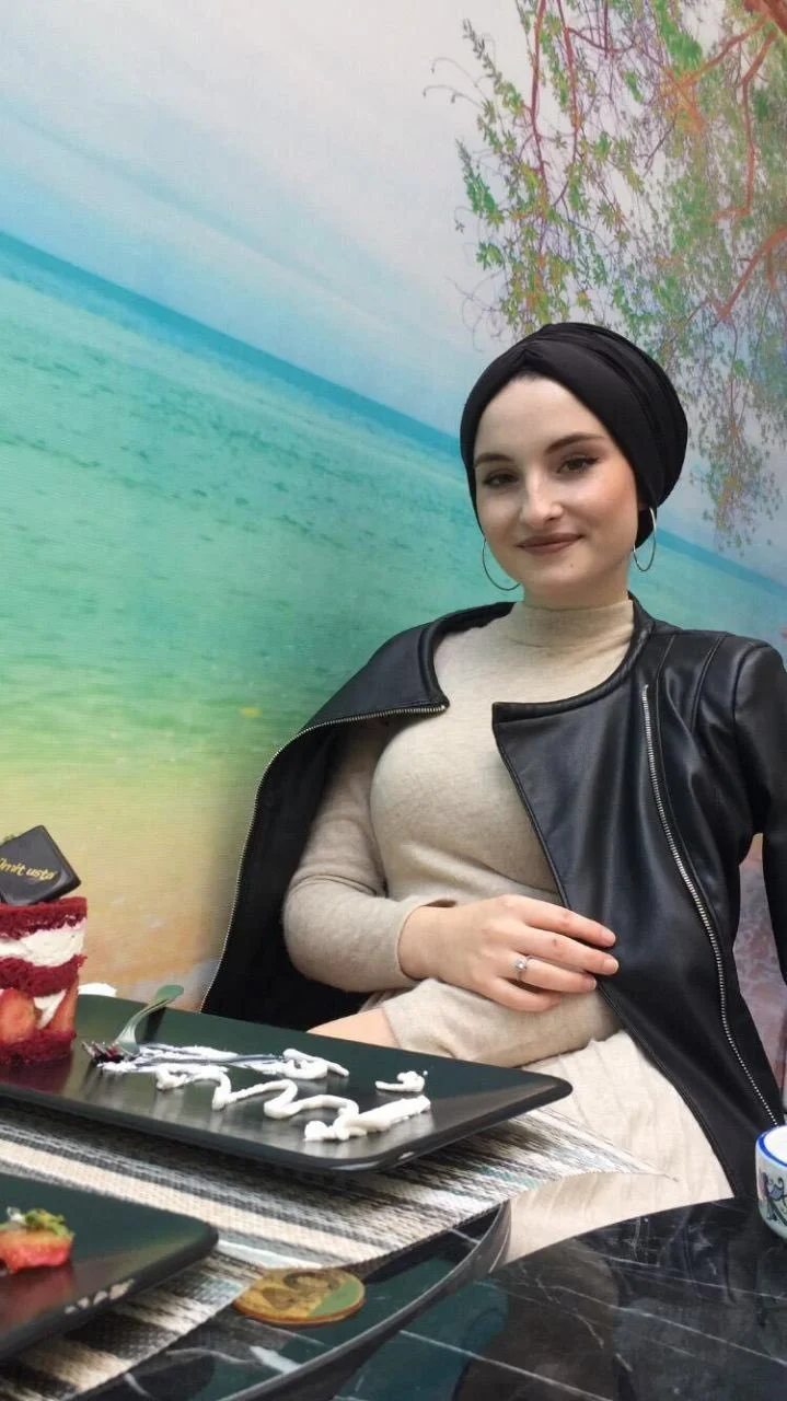Hot photos sent by a hijabi woman to her boyfriend main image