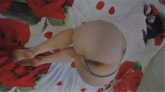 Rica milf morocha de grandes tetas y culo image 3