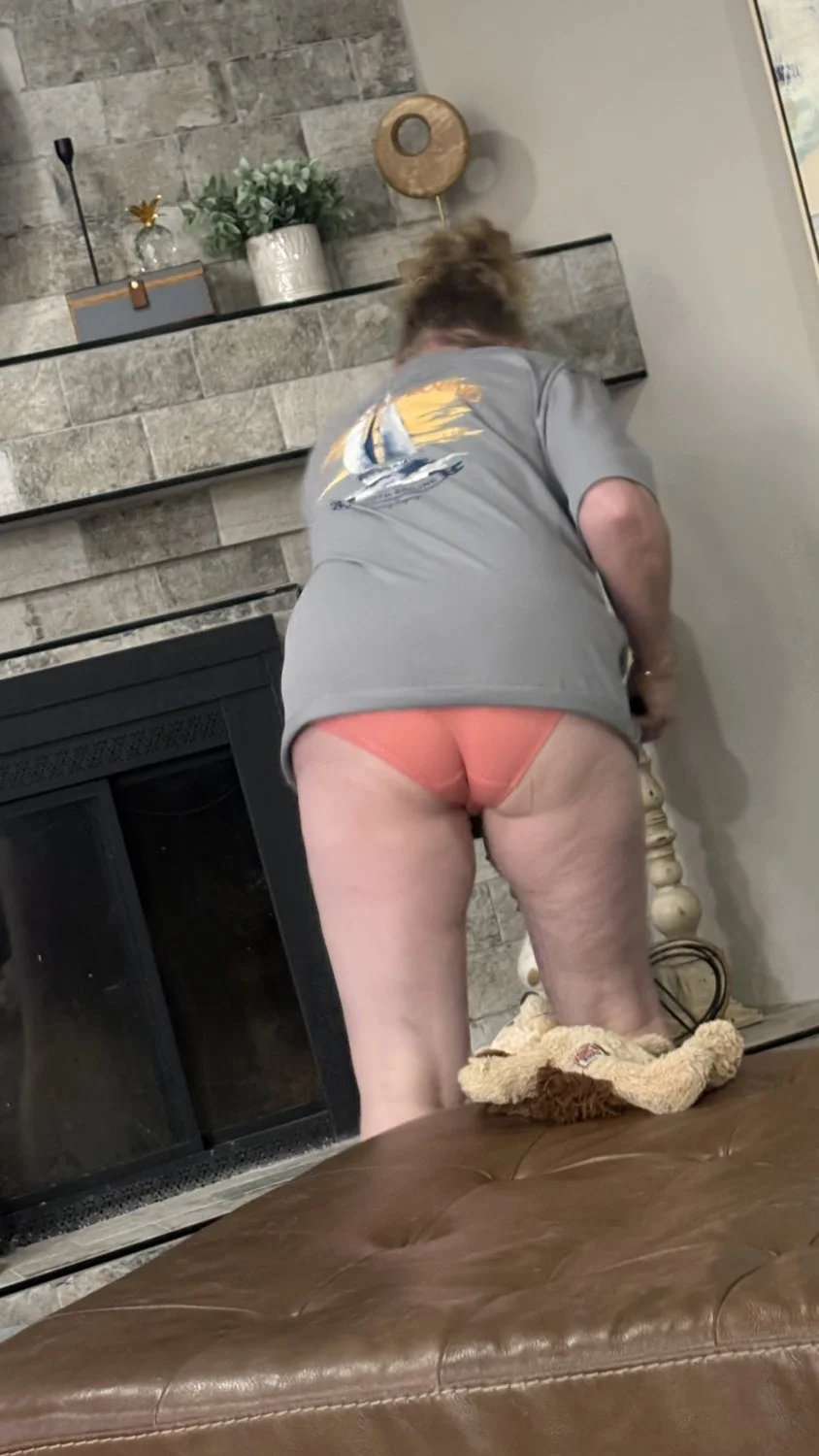 Mature Blonde up shorts image 10
