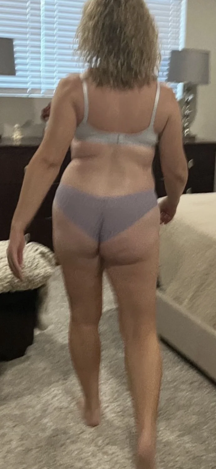 Mature Blonde up shorts image 12