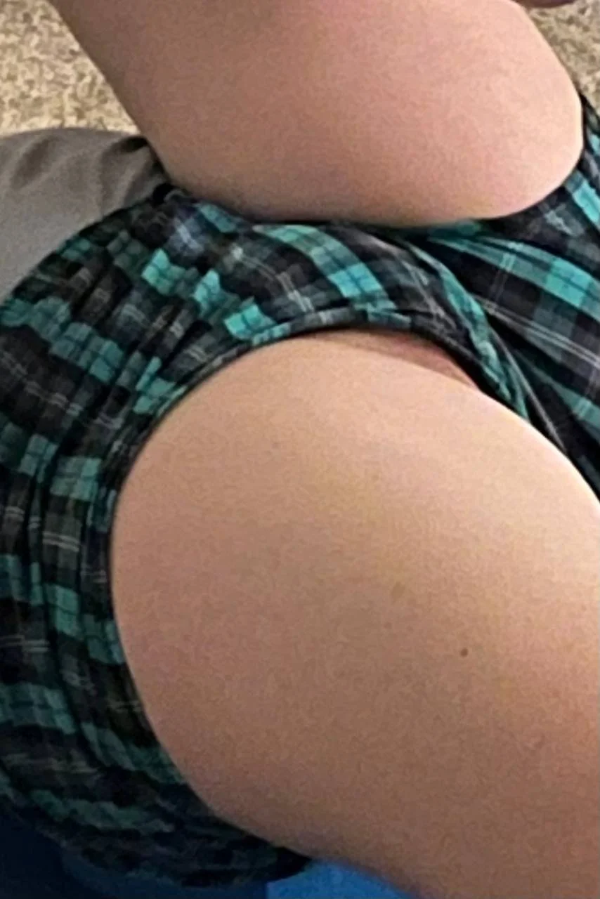 Mature Blonde up shorts image 5