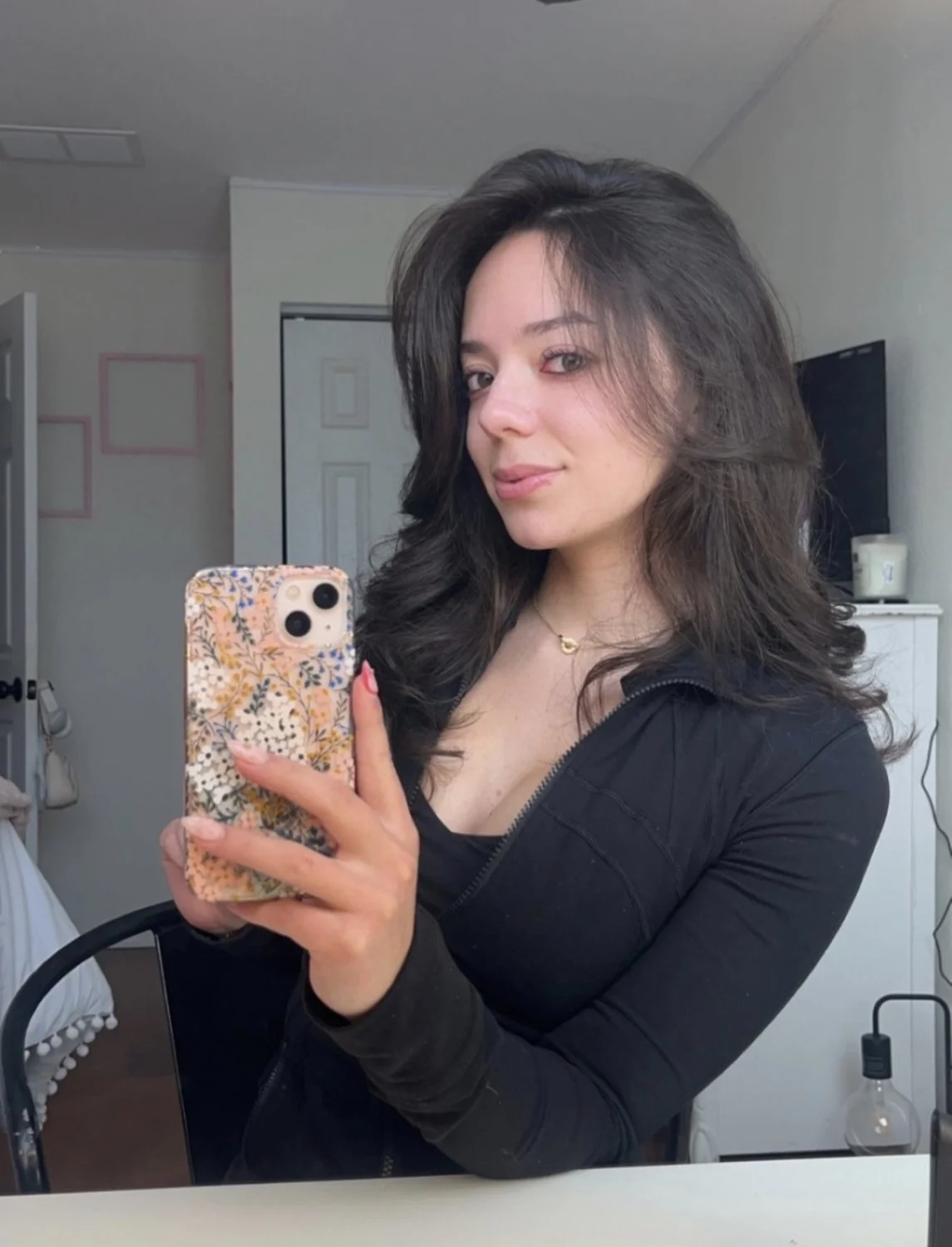 Petite American slut Aliya image 10