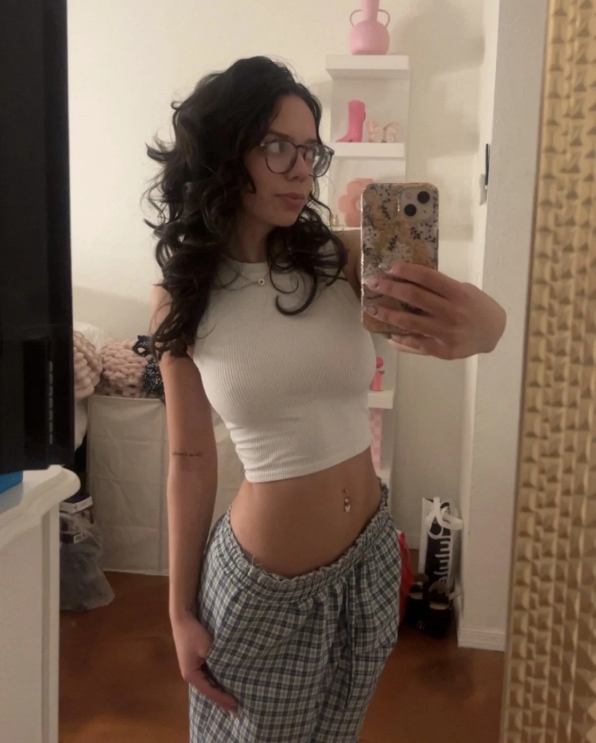 Petite American slut Aliya image 9