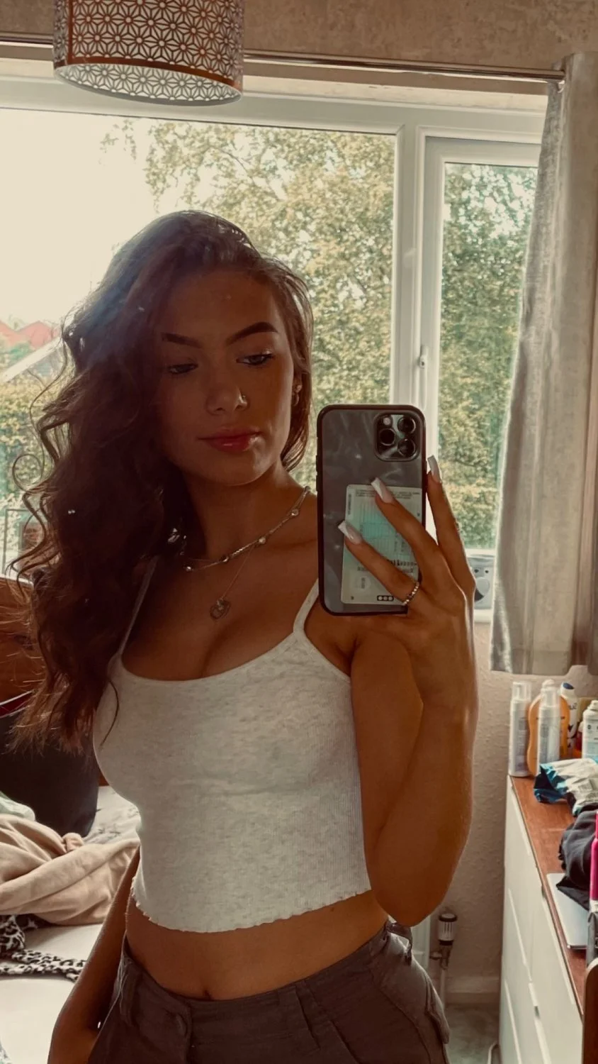 Beautiful Girl Blowjob image 3