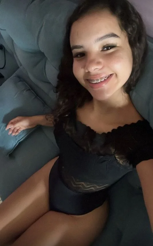 Novinha putinha image 2