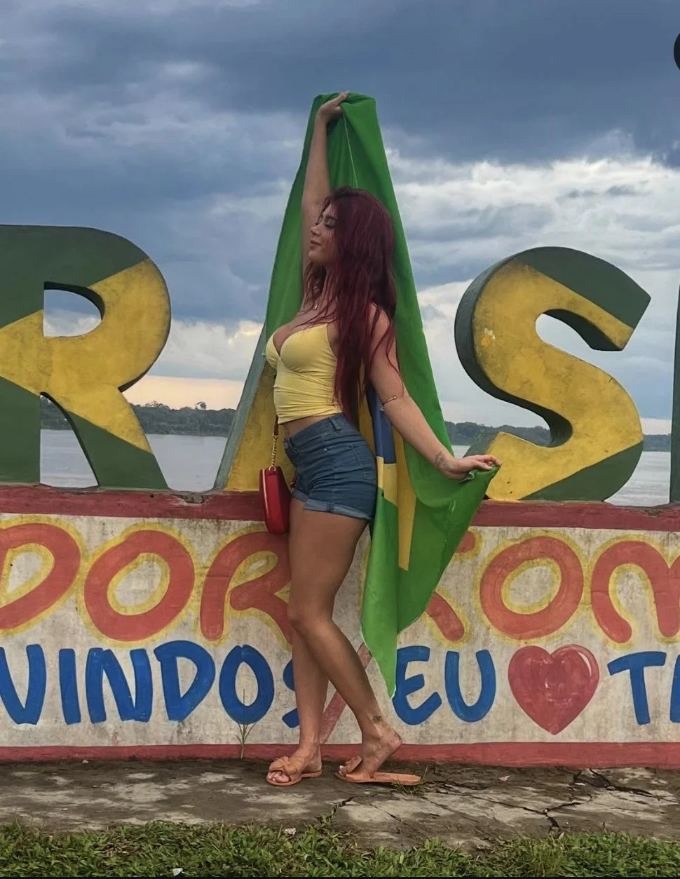 Pelirroja putísima se graba con su vecino image 23