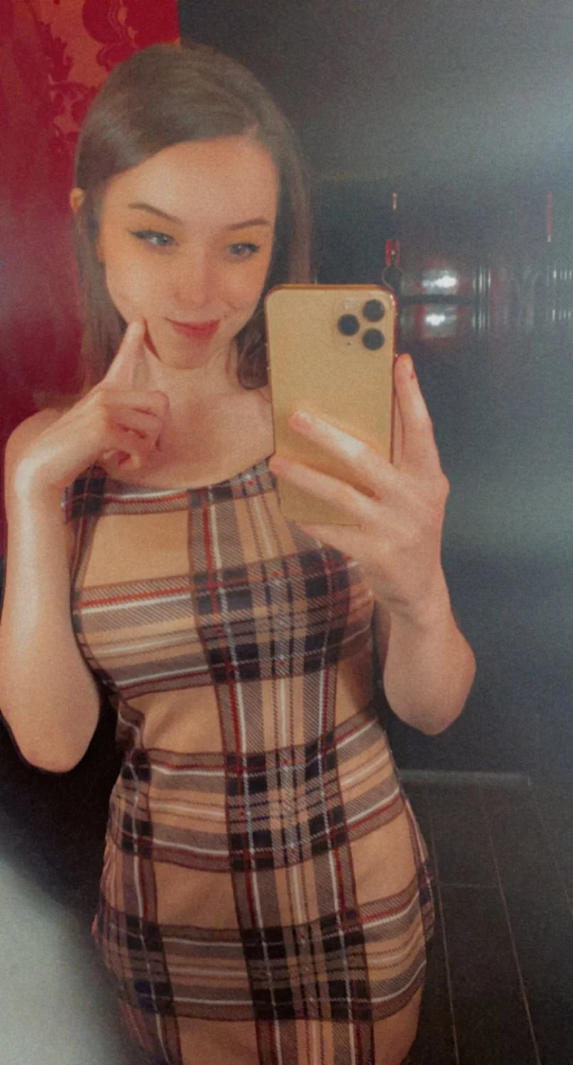 Sexiest streamer emi image 17