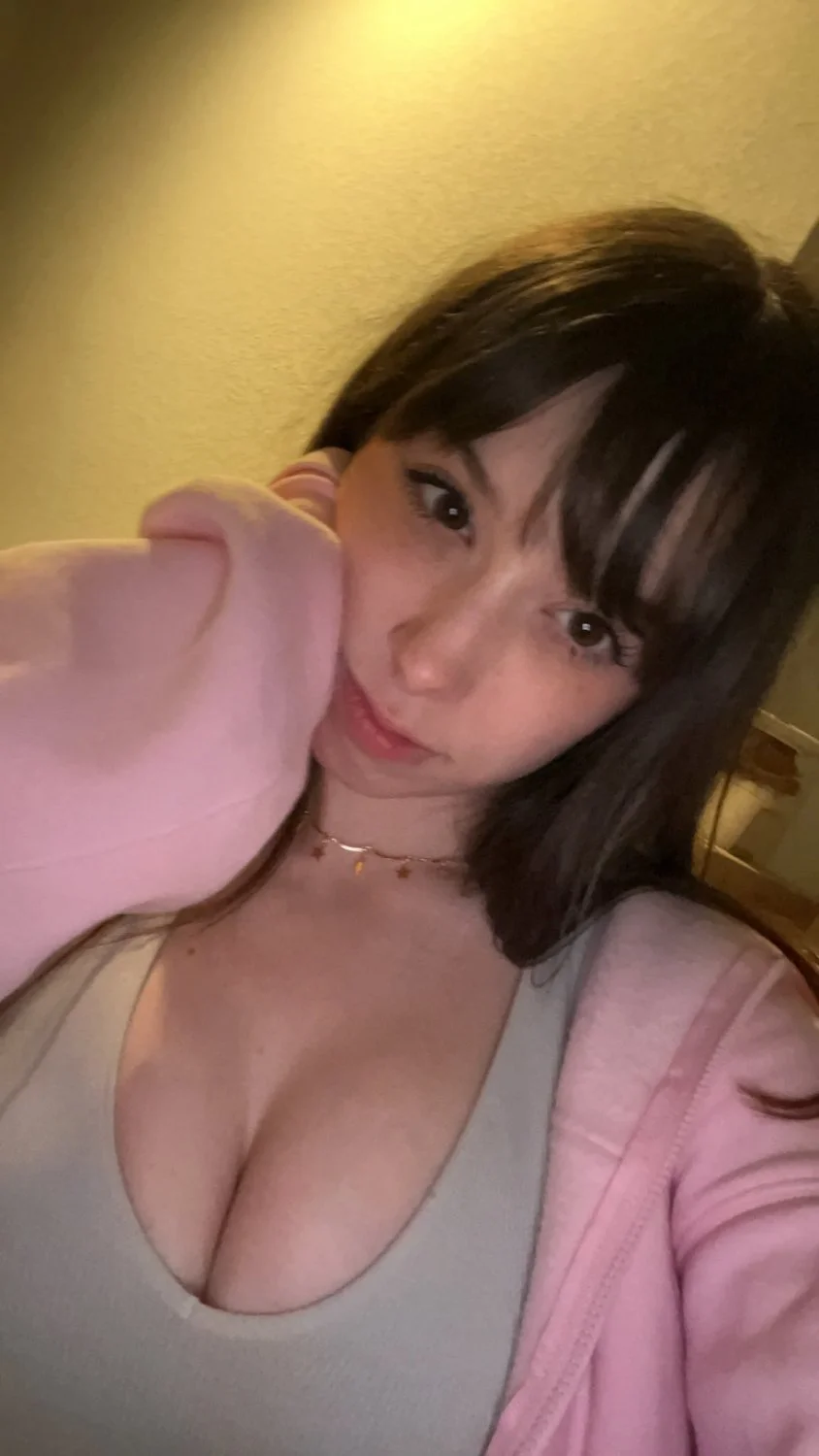 Sexiest streamer emi image 2