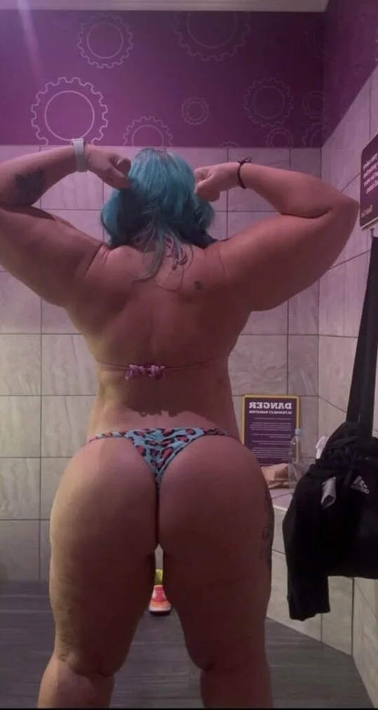 Stacked gym MILF with big ass tits image 8