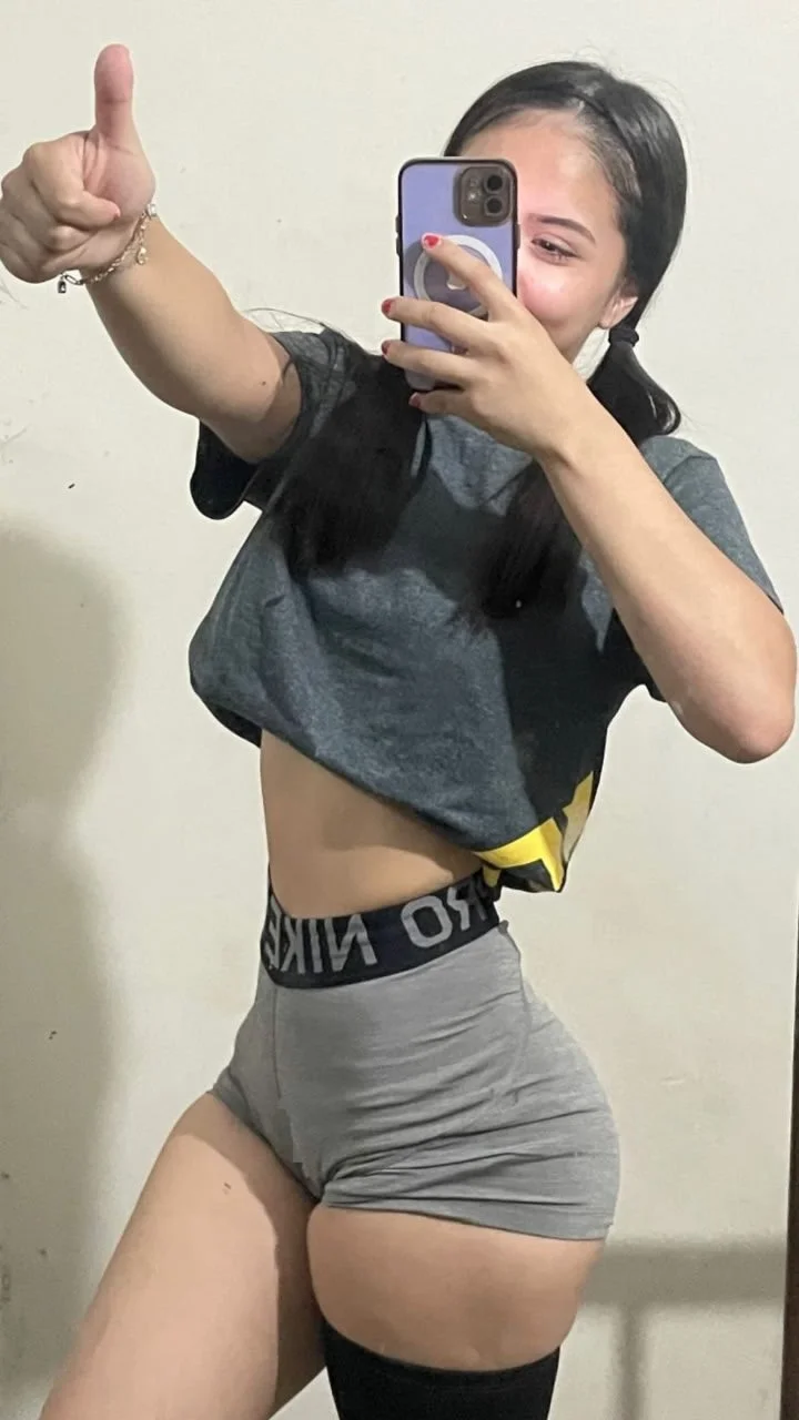 Moni en vestido, bikini y ropa deportiva mostrando su cuerpo image 6