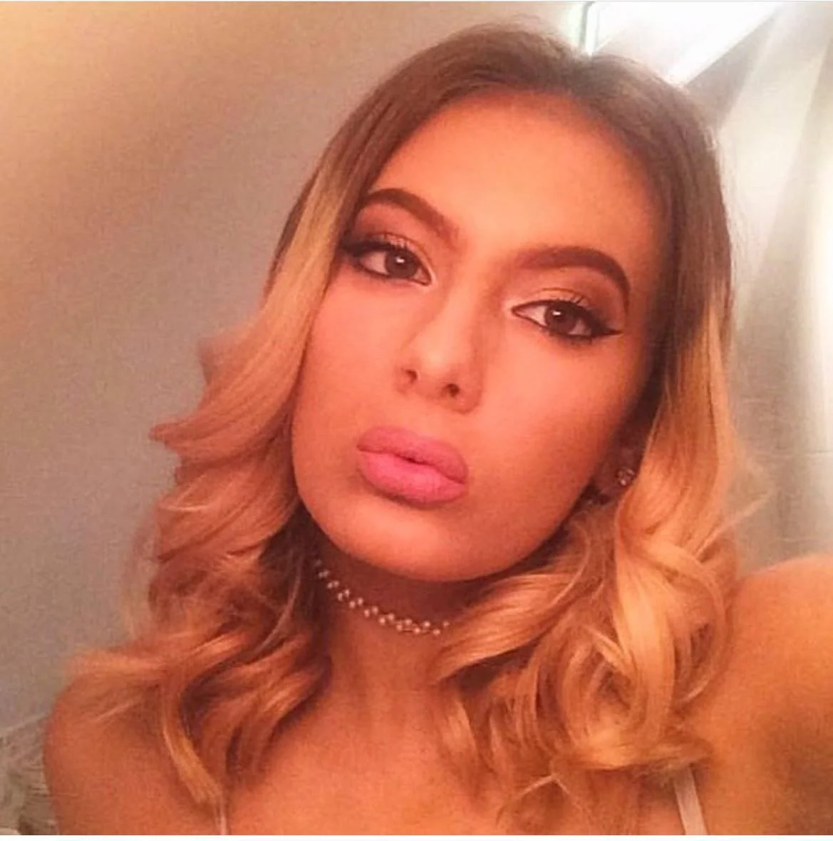 Blonde Slutty UK sister jodie image 5