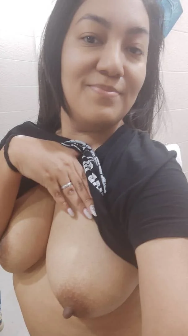 Cómo le encanta tomarse fotos con el amante y mandárselas al marido image 9