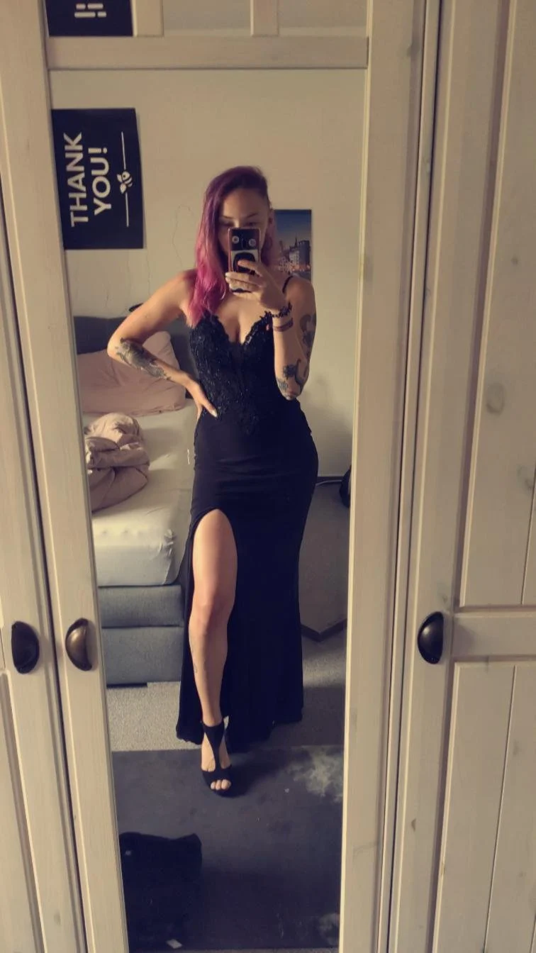 Julia 27yo German slut girlfriend image 10