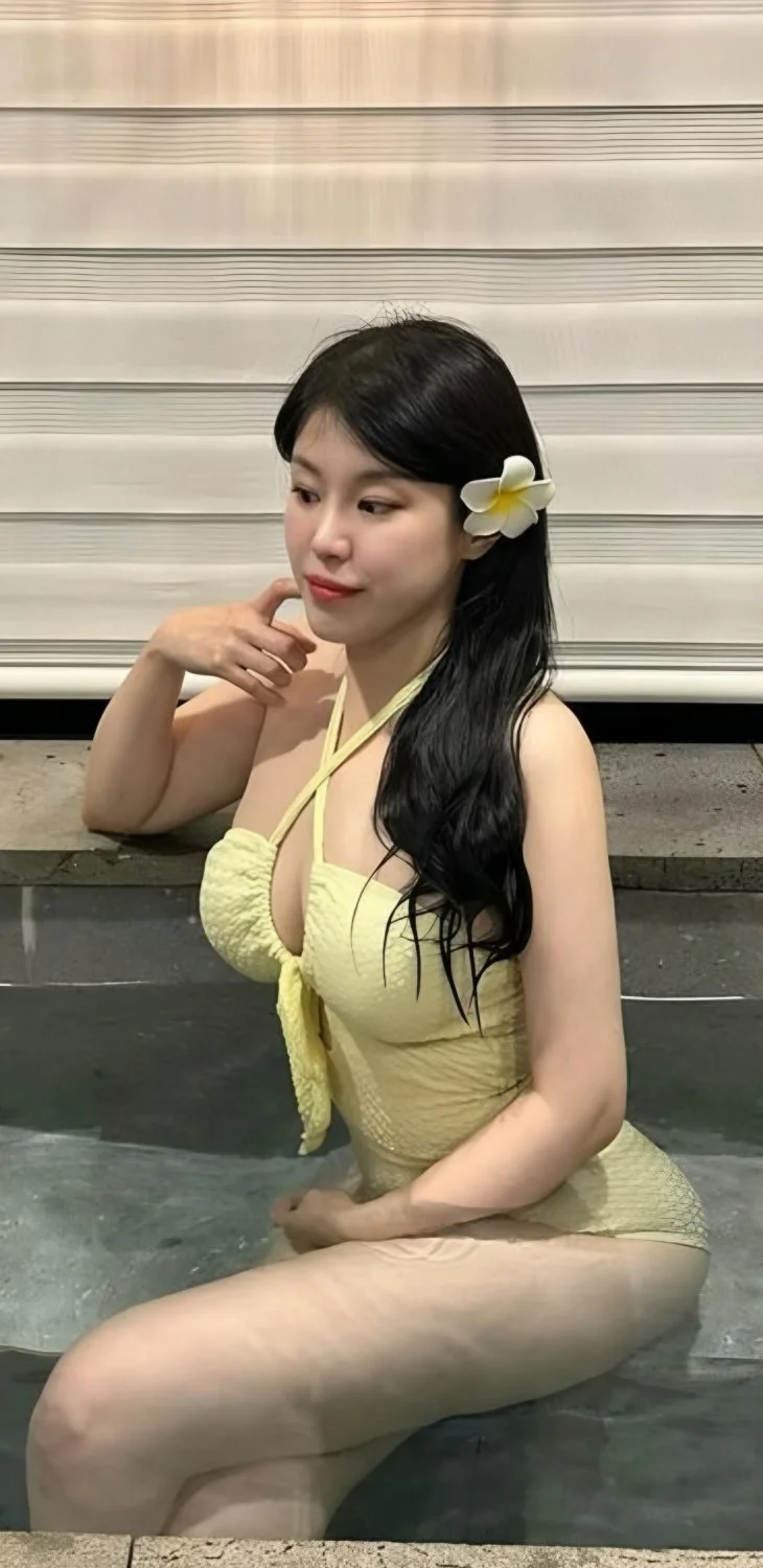 korean 정진솔 bikini image 3