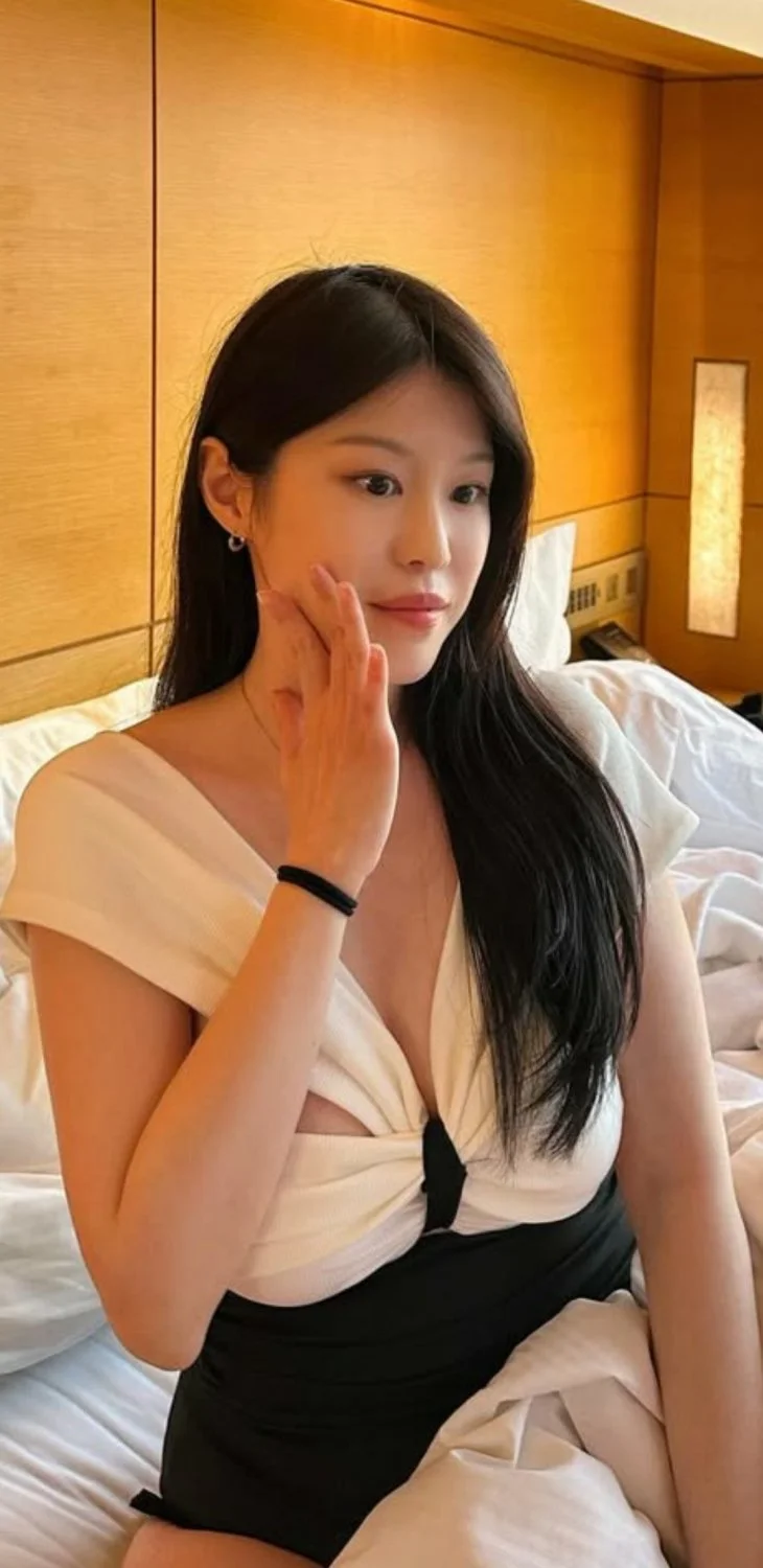 korean 정진솔 bikini image 5