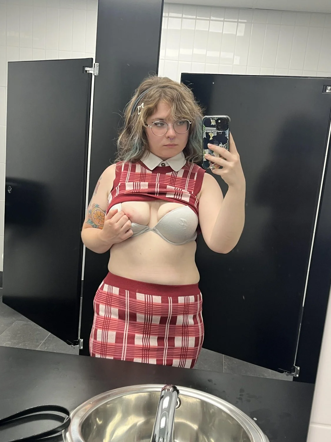 Exhibitionist Pig image 24