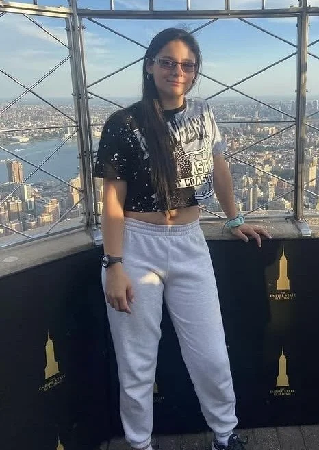 Sexy Daniela image 2