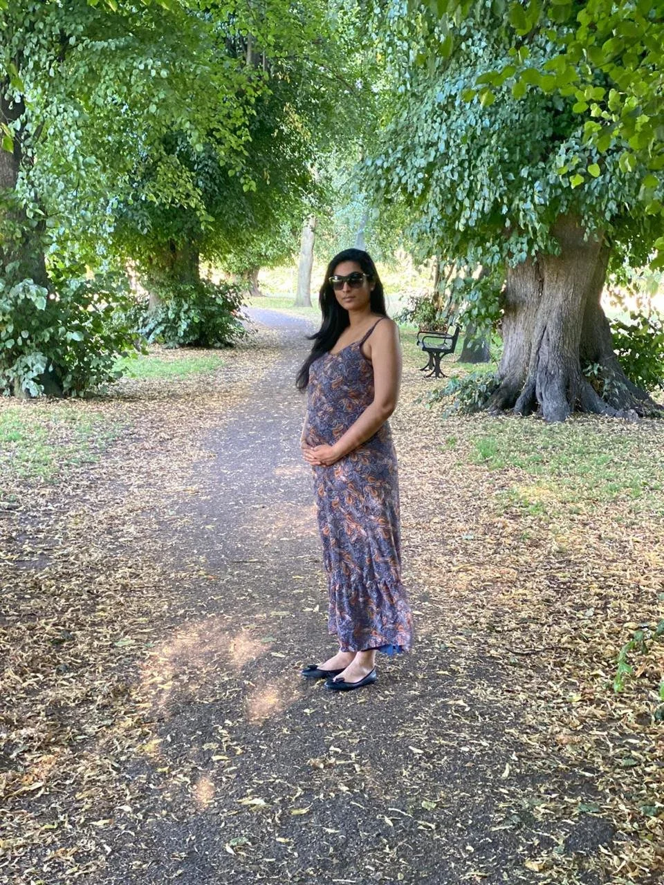 Nikita R from London UK Indian Desi Milf NRI Brown Whore fucked by dildo image 3