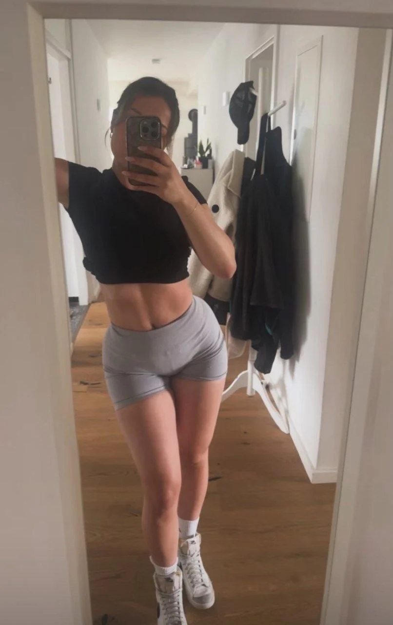 Fat ass gym girl Stella 22 image 5