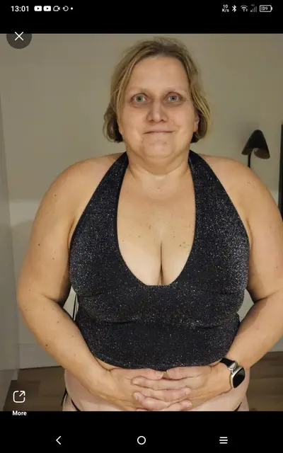 Tight leggings small top cover image