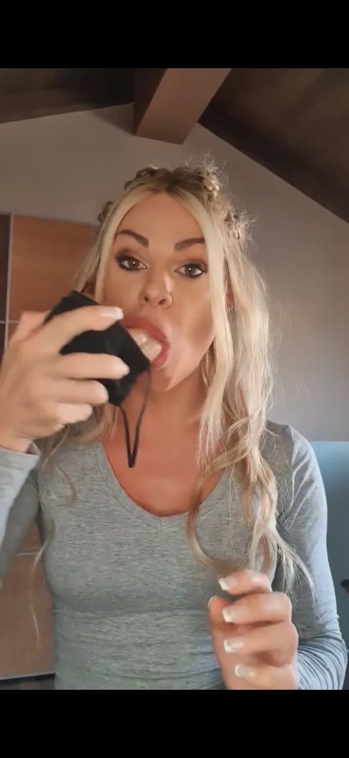 Sexy cute blonde Noemi 🥵🔥 image 3