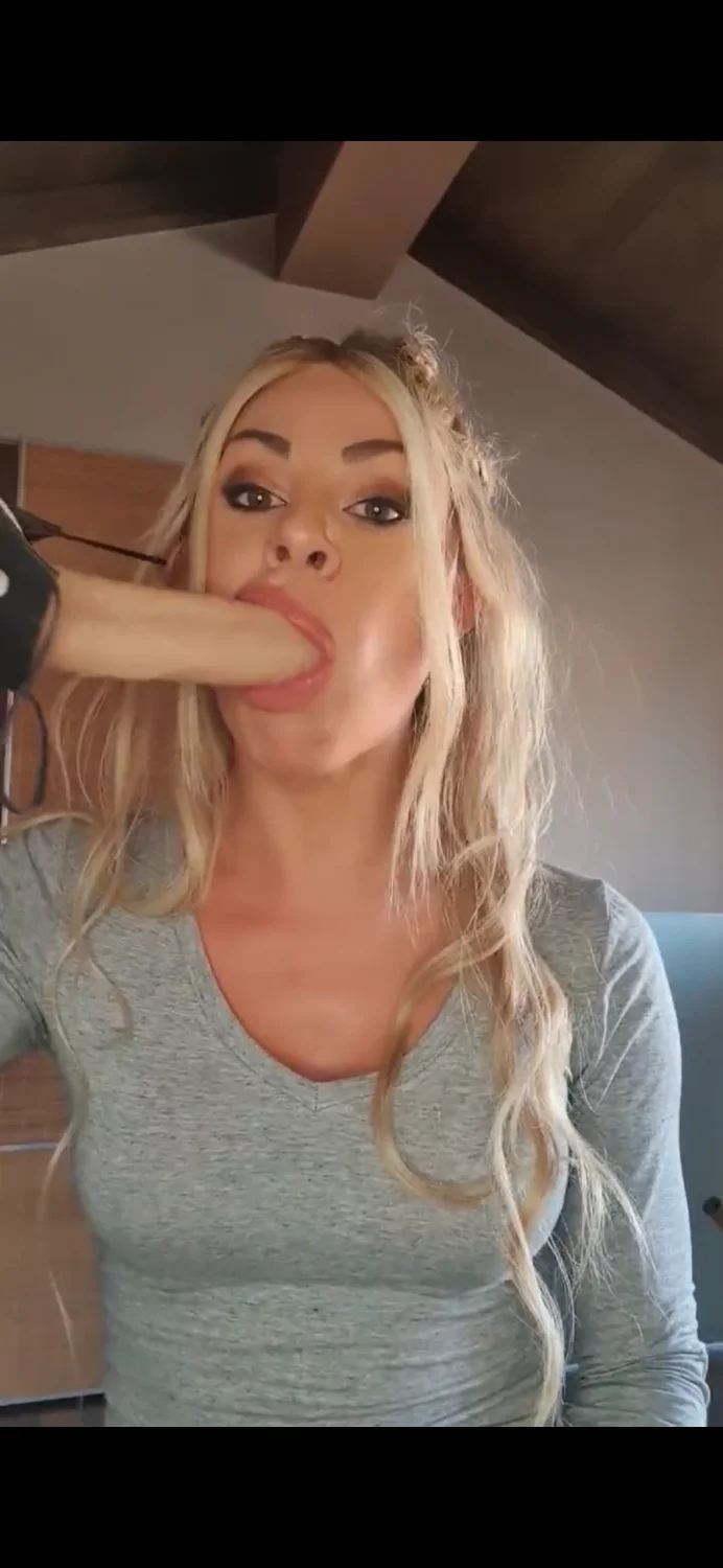 Sexy cute blonde Noemi 🥵🔥 image 4